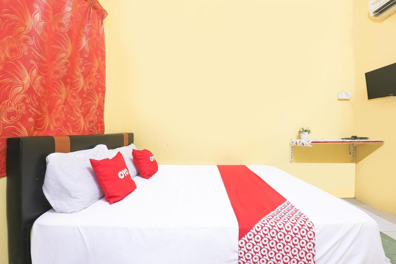 Oyo 90321 Hotel Bajet Sri Manal Tanah Merah  Exterior foto