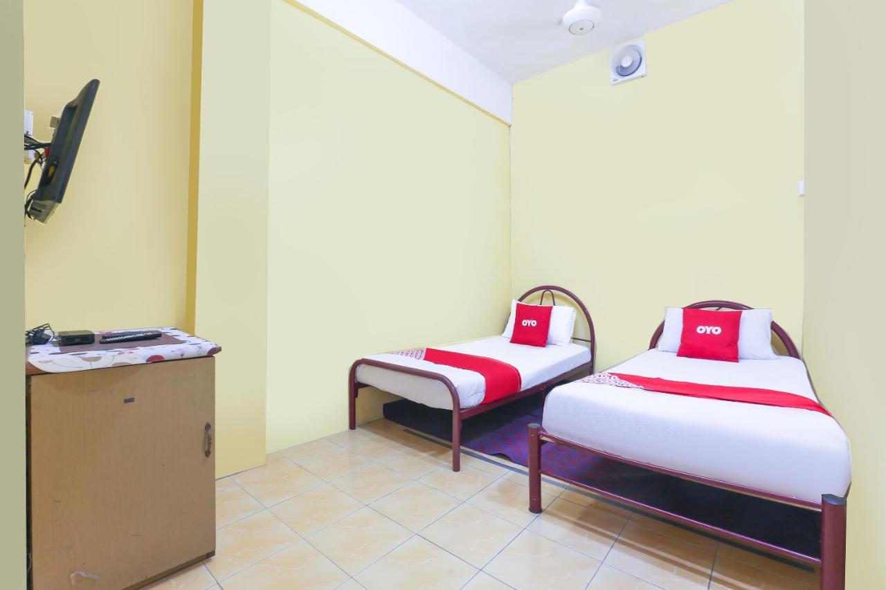 Oyo 90321 Hotel Bajet Sri Manal Tanah Merah  Exterior foto