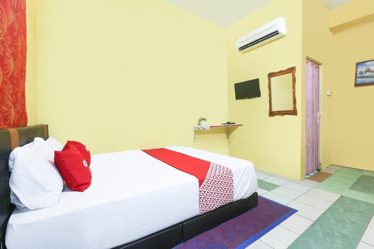 Oyo 90321 Hotel Bajet Sri Manal Tanah Merah  Exterior foto