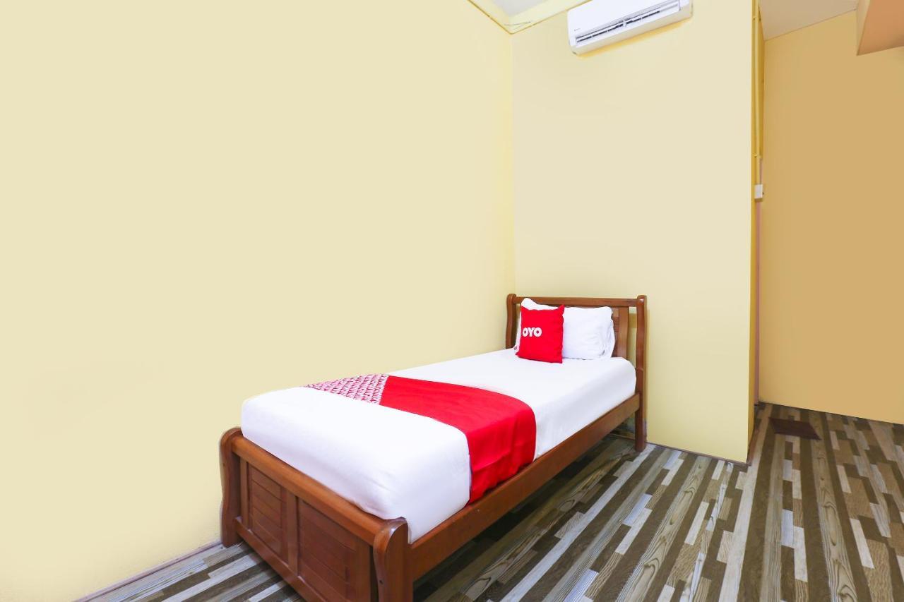 Oyo 90321 Hotel Bajet Sri Manal Tanah Merah  Exterior foto